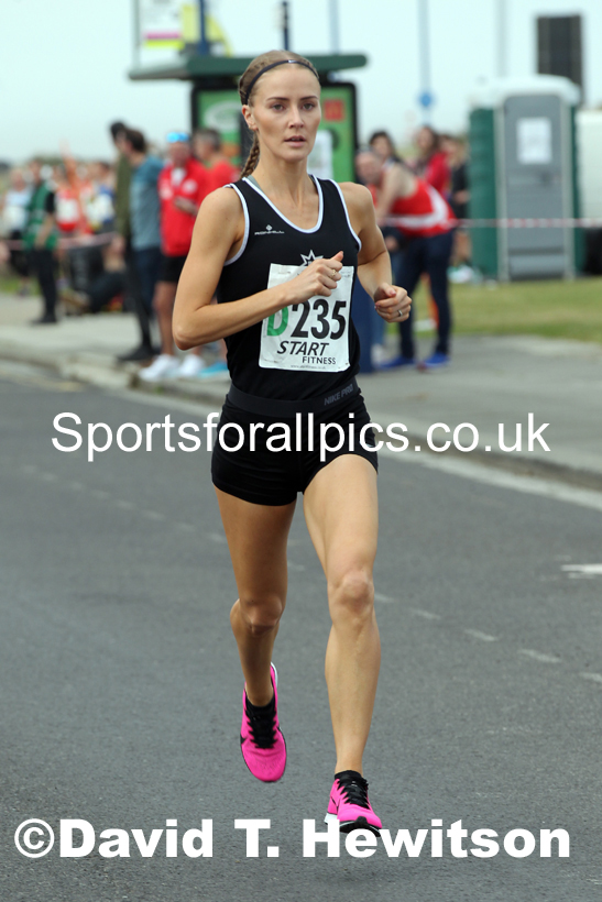 Senior womens 4 stage relay, 2021 Northern 6 and 4 Stage and Young Athletes Road Relays, Redcar. Photo: David T. Hewitson/Sports for All Pics